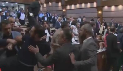 İBB Meclisi’nde arbede: AKP’li üyenin sözleri tartışma yarattı