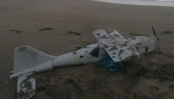 İhbar ekipleri harekete geçirdi: Karasu Halk Plajı’nda İHA bulundu… Menşei belli değil