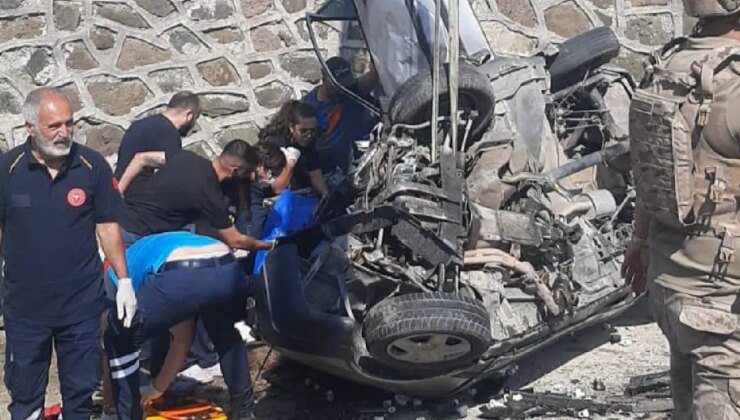 İki araç kafa kafaya çarpıştı: Yaralılar var!