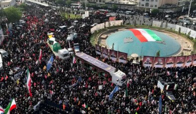İran’da İsrail saldırılarında öldürülen 60 kişi için devlet töreni yapılıyor