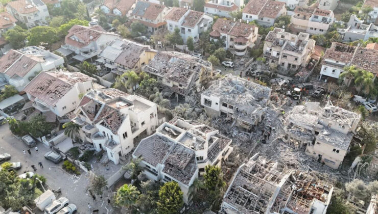 İran’ın füze saldırıları sonrası Tel Aviv’deki yıkım görüntülendi