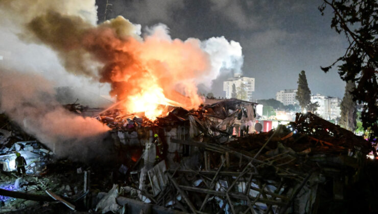 İran’ın İsrail’e attığı füzelerin etkisi görüntülendi