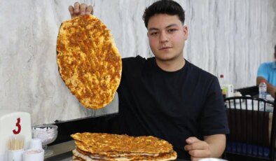 İştahı asla kesilmiyor: Bir oturuşta 15 lahmacun yiyor!