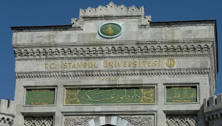 İstanbul Üniversitesi mezuniyet programında ‘toplu dua’