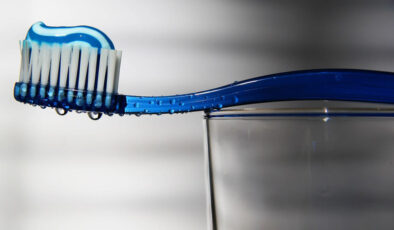 İsveç’te çocuklarının diş bakımını ihmal eden ebeveynlere hapis cezası verildi