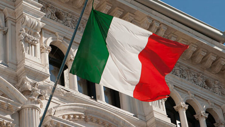 İtalya’da lise öğrencilerine cep telefonu yasağı