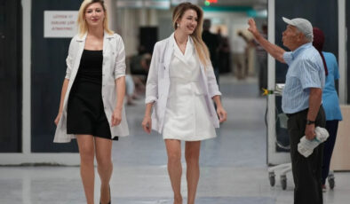 İzmir’de aynı hastanede görev yapan kardeşlerin iş birliği