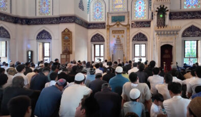 Japonya’da bayram namazı 3 kez kılındı