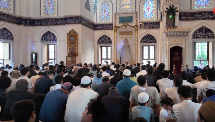 Japonya’da bayram namazı 3 kez kılındı