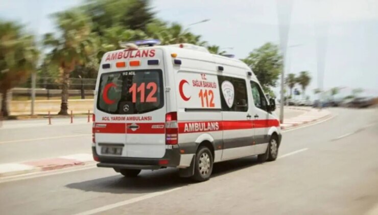 Kars’ta ambulans şarampole devrildi: Yaralılar var!
