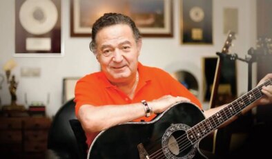 Kayahan, AKM’de şarkılarıyla anıldı