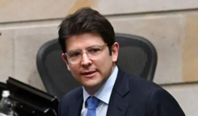 Kolombiya’da silahlı saldırıya uğrayan Senatör Uribe ağır yaralandı