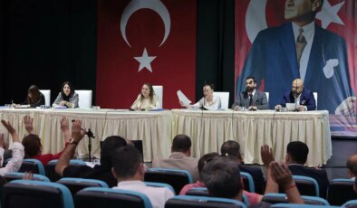 Konak Meclisi’nde Başkan Cemil Tugay’a destek açıklaması: ‘Hak arama, halk sağlığını tehdit edecek boyuta gelmemeli’