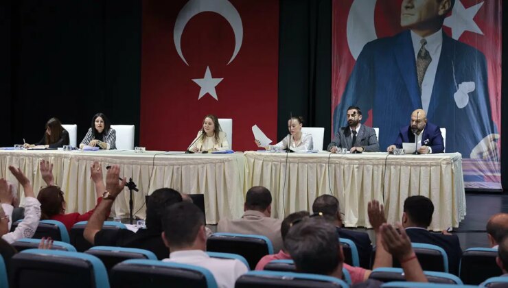 Konak Meclisi’nde Başkan Cemil Tugay’a destek açıklaması: ‘Hak arama, halk sağlığını tehdit edecek boyuta gelmemeli’