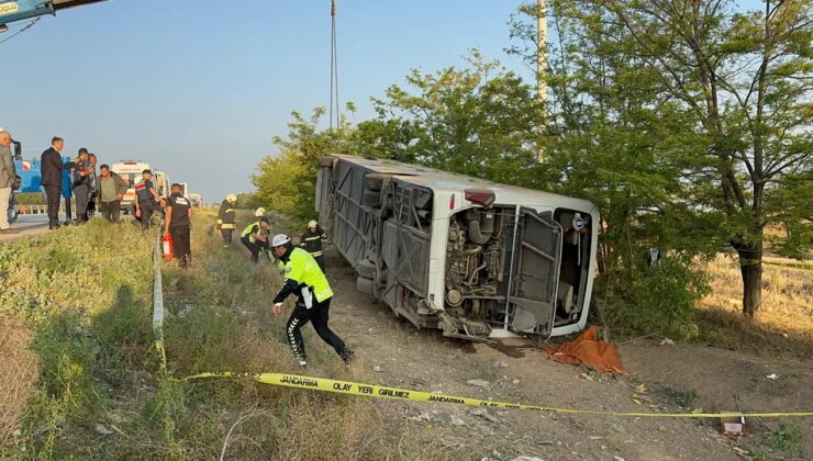 Konya’da yolcu otobüsü devrildi: 1 ölü, 10’u ağır durumda 26 kişi yaralı