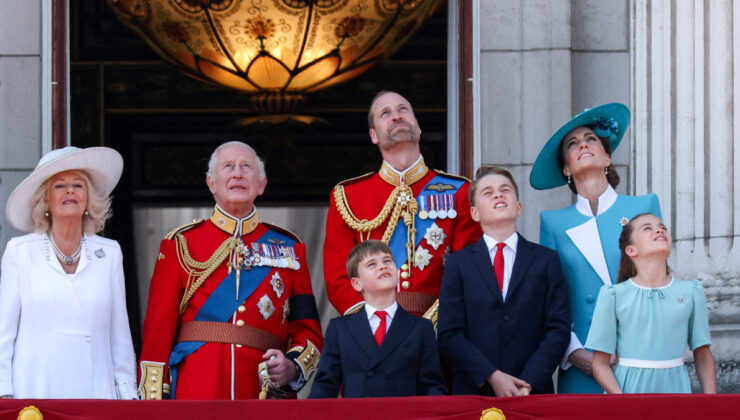 Kral Charles ve Kraliyet Ailesi, ‘Trooping the Colour’ töreninde