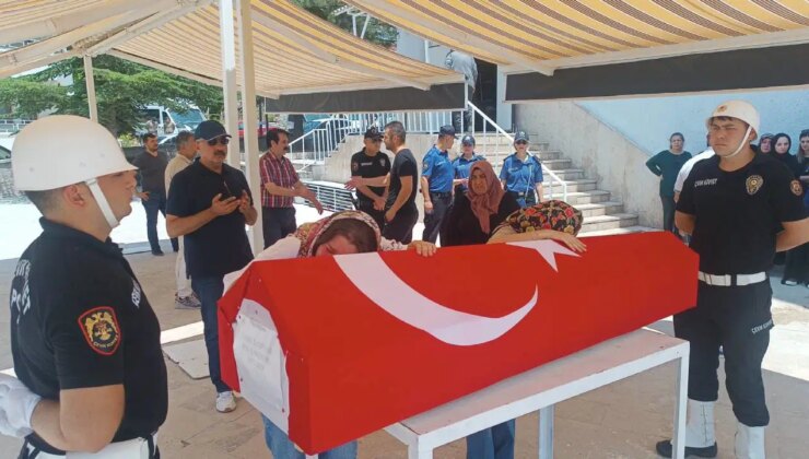Kurban keserken kalp krizi geçiren polis memuru hayatını kaybetti