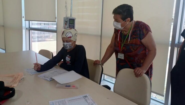 Lösemi tedavisi gören Hatice, LGS’ye hastanede girdi