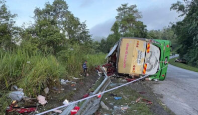 Malezya’da otobüs kazası: 15 kişi hayatını kaybetti