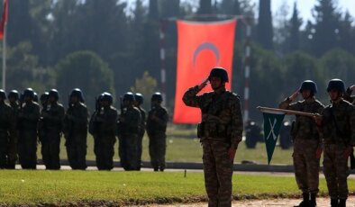 Meclis’ten geçti: TSK’de rütbe bekleme süreleri Cumhurbaşkanı kararıyla değiştirilebilecek