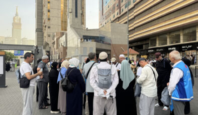 Mekke’de hacı adaylarının kutsal ziyaretleri sürüyor