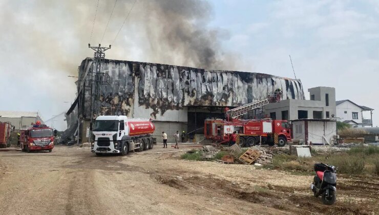 Mersin’de pamuk deposunda korkutan yangın!
