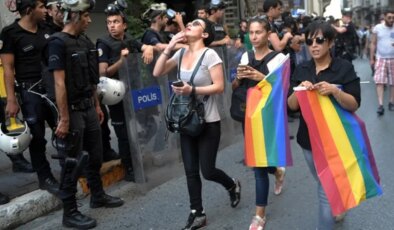 Metrolar kapalı, etkinlikler yasak: Onur Yürüyüşü öncesi Taksim’de polis ablukası!