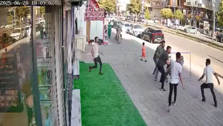 Midyat’ta film gibi olay: Kavgada yere düşen kişiye minibüs çarptı, hayatını kaybetti!