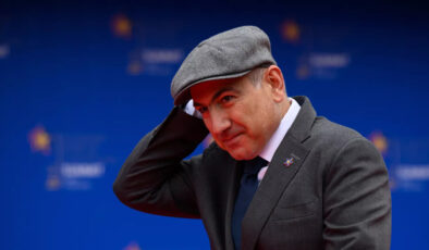 Nikol Paşinyan, Ermeni Kilisesi’ne cinsel organını göstermeyi teklif etti