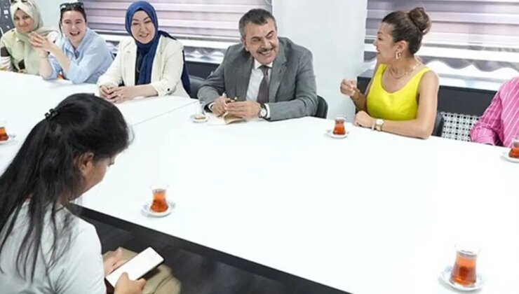 Öğretmenden Bakan Tekin’e tuhaf yorum: ‘Kalp atıyorsunuz ya çıldıracak gibi oluyoruz’