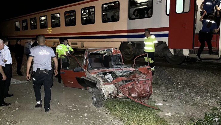 Otomobilini raylara bırakıp kaçtı: Yakalanması için çalışma başlatıldı!
