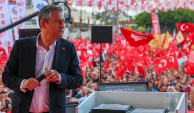 Özgür Özel Antalya’da düzenlenen mitingde yurttaşlara seslendi: ‘Ahtapot Saray’da’