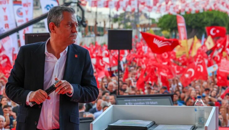 Özgür Özel Antalya’da düzenlenen mitingde yurttaşlara seslendi: ‘Ahtapot Saray’da’