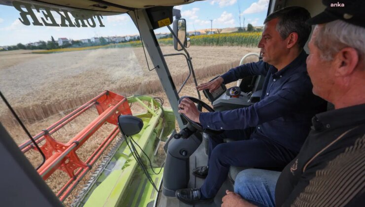 Özgür Özel Tekirdağ’da çiftçilerle buğday hasadı yaptı