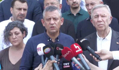 Özgür Özel ve Mansur Yavaş Ferdi Zeyrek’in bulunduğu hastaneyi ziyaret etti
