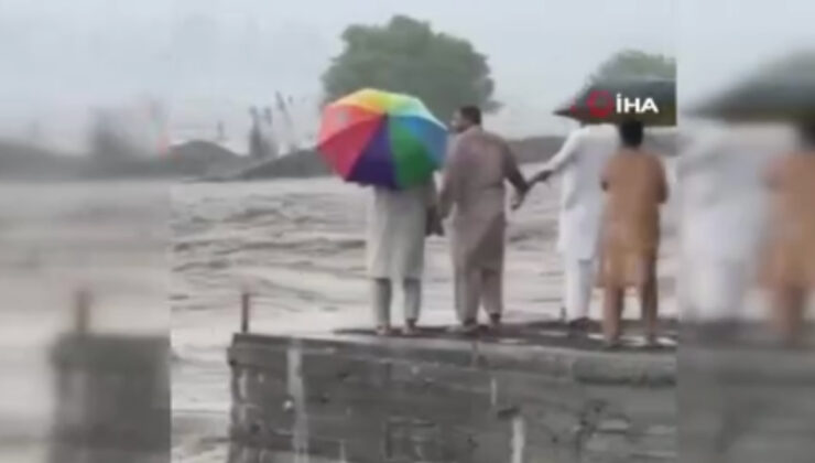 Pakistan’da muson yağışları etkili oldu