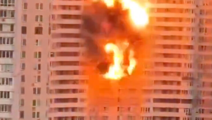 Rusya Kiev’de bir apartmanı vurdu