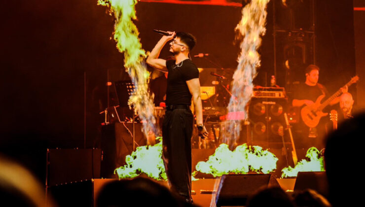 Şarkıcı Semicenk’in ezan hassasiyeti! Konserine ara verdi