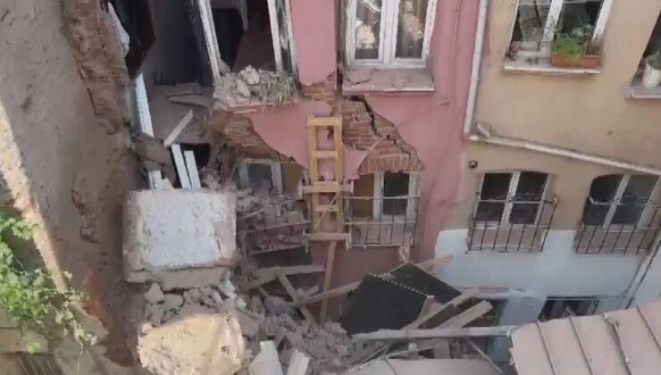 Son dakika… İstanbul’da üç katlı binanın balkonu çöktü!