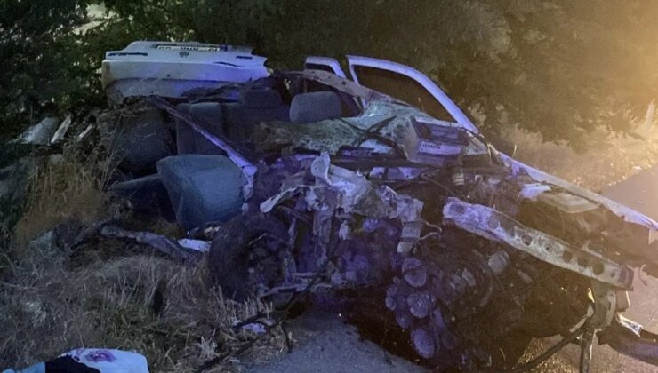 Susurluk’ta facia: Otomobil kamyonete çarptı, 3 kişi yaşamını yitirdi