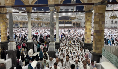 Suudi Arabistan’da 75 bini aşkın kişi hac kuralları ihlali nedeniyle geri gönderildi