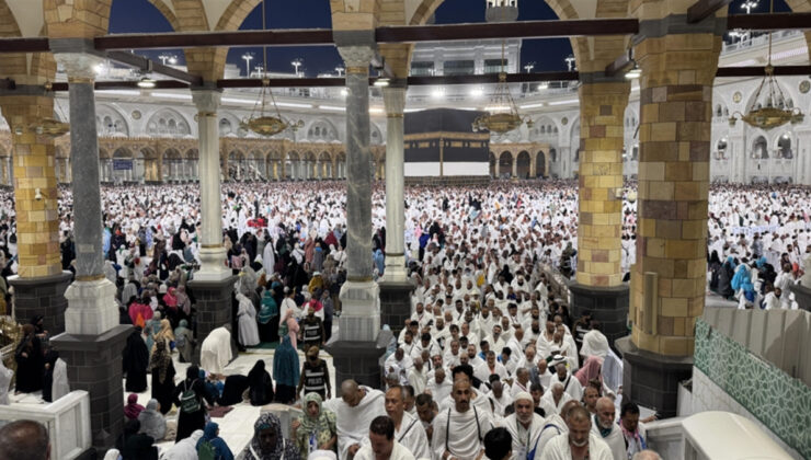 Suudi Arabistan’da 75 bini aşkın kişi hac kuralları ihlali nedeniyle geri gönderildi