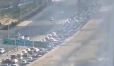 Tahran’da uzun araç kuyrukları