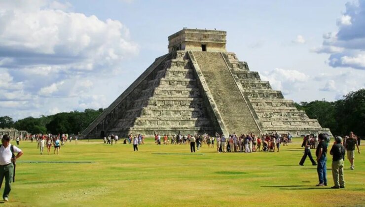 Tarihin en sessiz tiyatrosu keşfedildi: 2 bin yıllık kil kuklalar bulundu