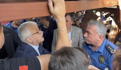 ‘Tarikat’ cenazesi gerginlik yarattı… Sit alanına gömmek istediler: ‘Valiliği ve Bakanlığı hukuka uygun kararlar almaya davet ediyorum’