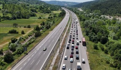 Tatilcilerin dönüşü başladı: Trafik durma noktasına geldi!