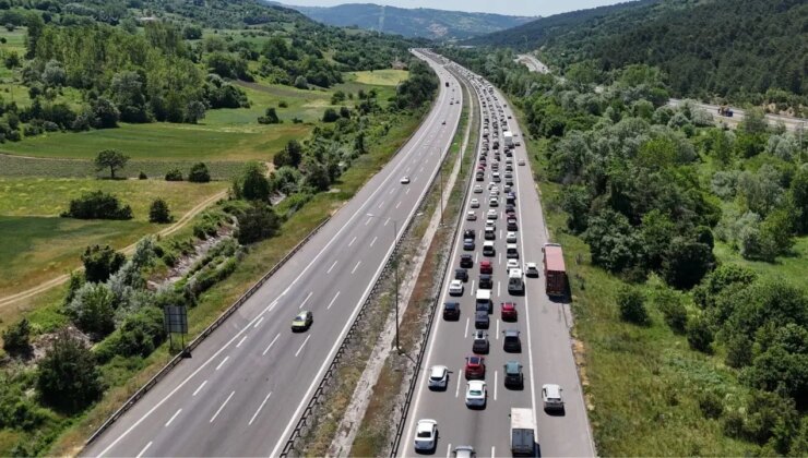Tatilcilerin dönüşü başladı: Trafik durma noktasına geldi!