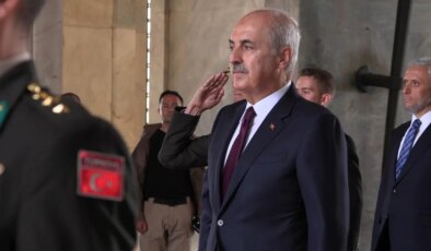 TBMM Başkanı Kurtulmuş’tan Anıtkabir’e ziyaret