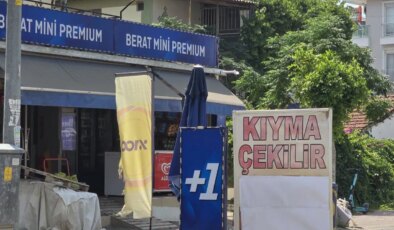 Tekel bayisinde ‘kıyma çekilir’ afişi
