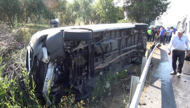 Tur minibüsünün şoförü kaza yaptı, yaralıları bırakıp kaçtı!
